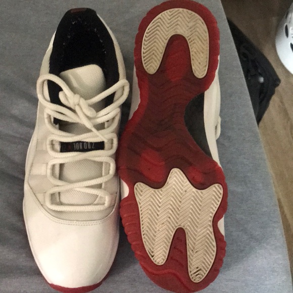 Jordan 11 Retro Low - Picture 3 of 5